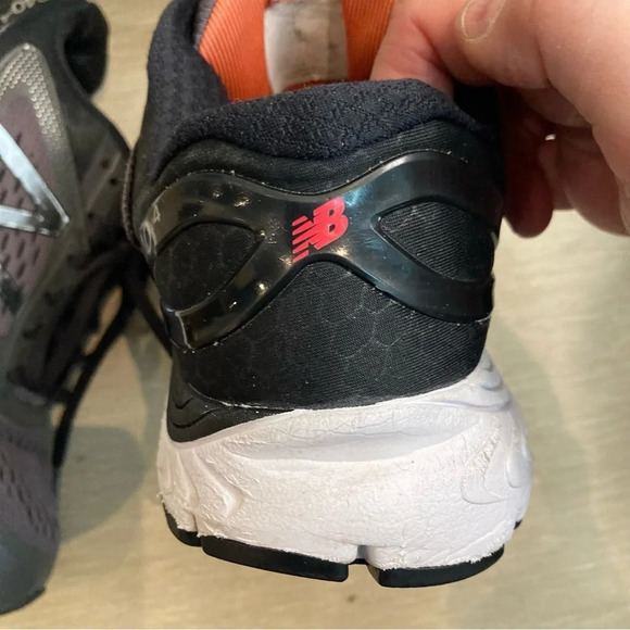 NEW BALANCE Sz 9.5 840  V4 Running Abzorb Technology Lace Up Sneakers - Picture 9 of 16